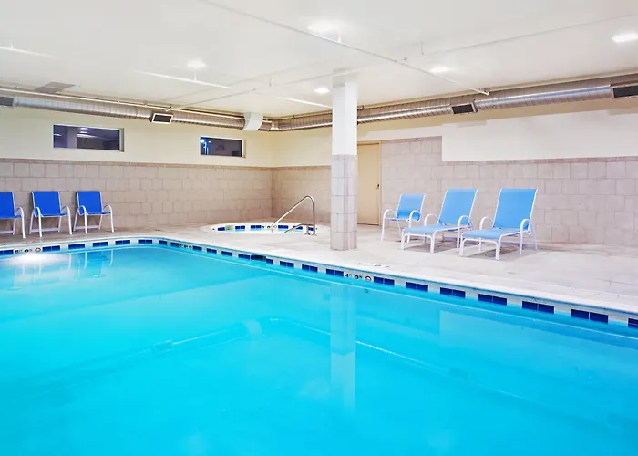 Holiday Inn Express Hotel & Suites Waukegan/Gurnee By Ihg