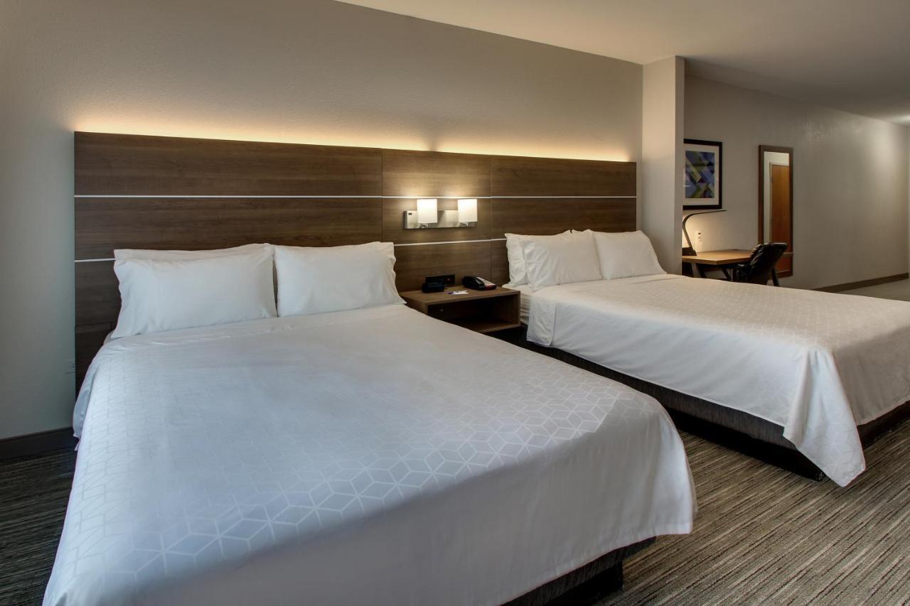 Express & Waukegan/gurnee By Ihg Waukegan