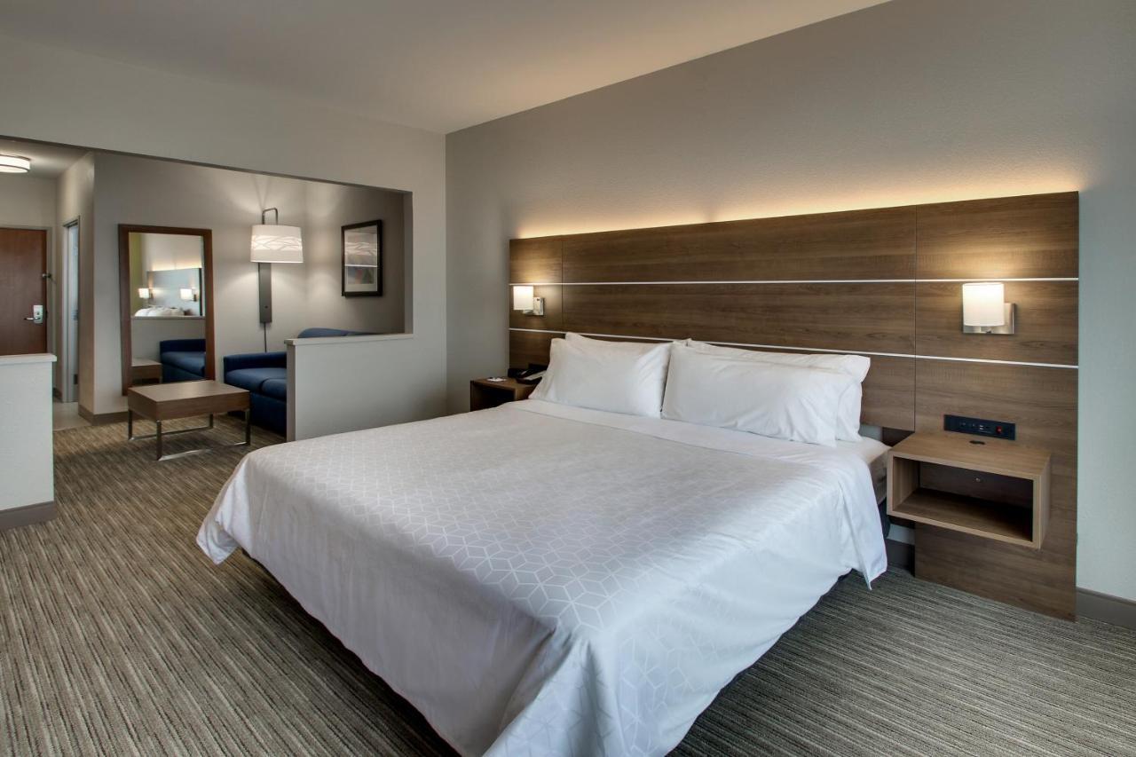 Express & Waukegan/gurnee By Ihg 2*
