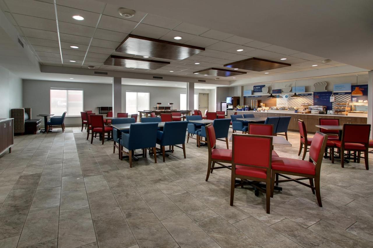 Express & Waukegan/gurnee By Ihg Hotel 2*
