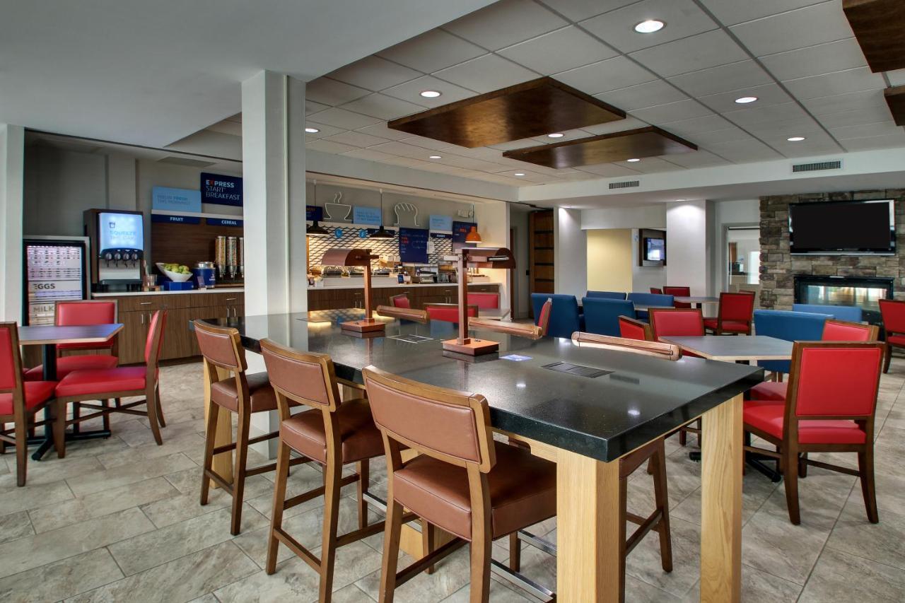 Express & Waukegan/gurnee By Ihg Waukegan