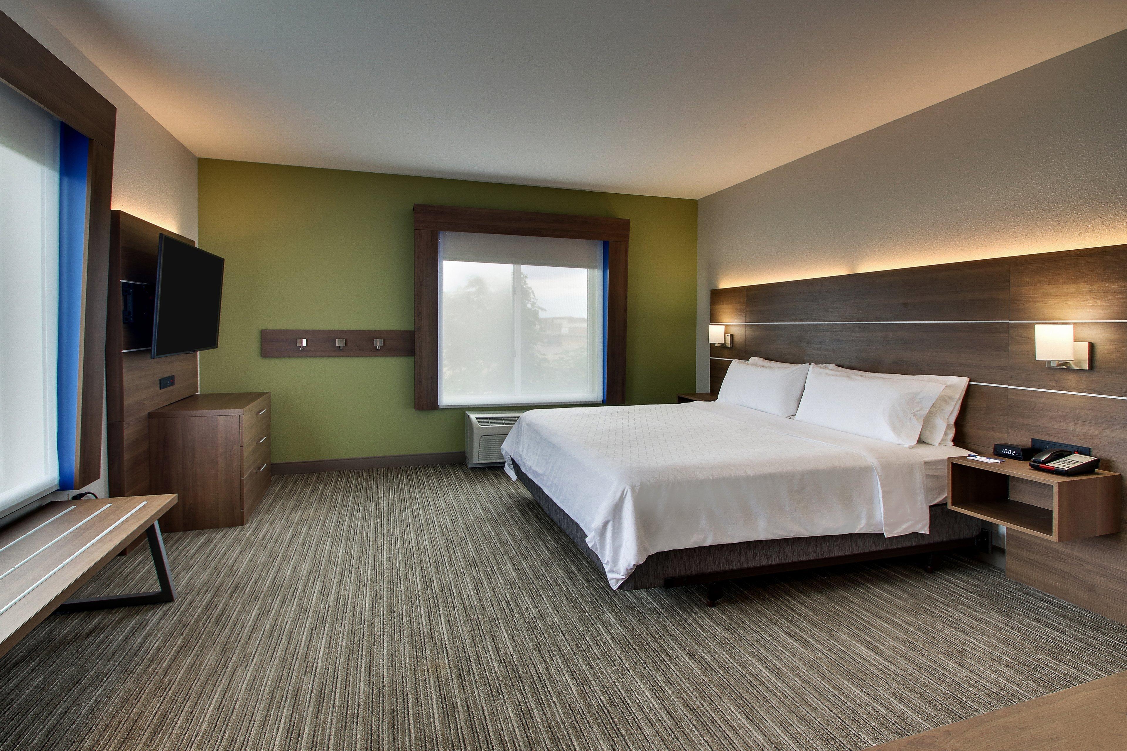 Express & Waukegan/gurnee By Ihg Hotel