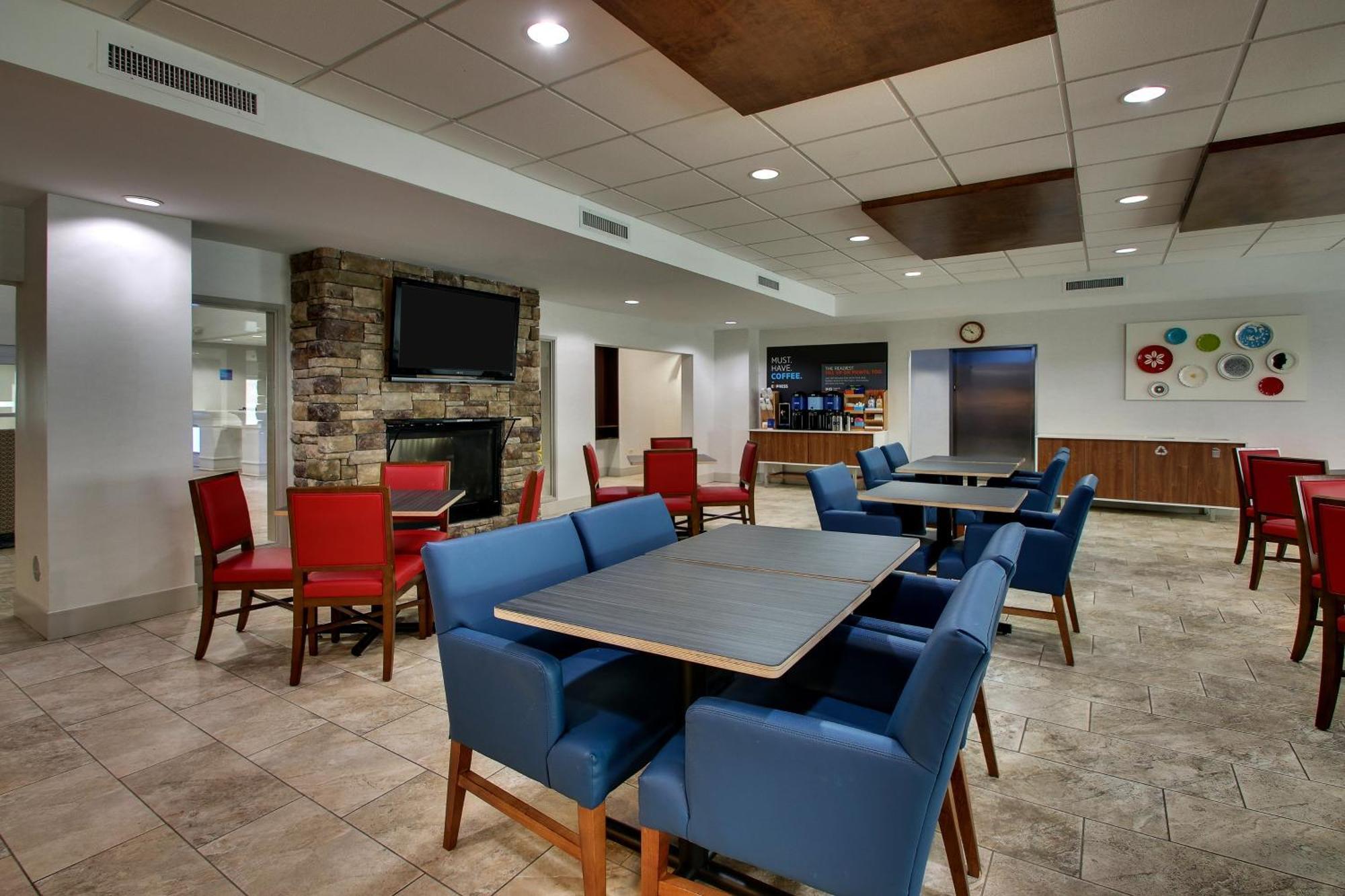 Hotel Express & Waukegan/gurnee By Ihg 2*