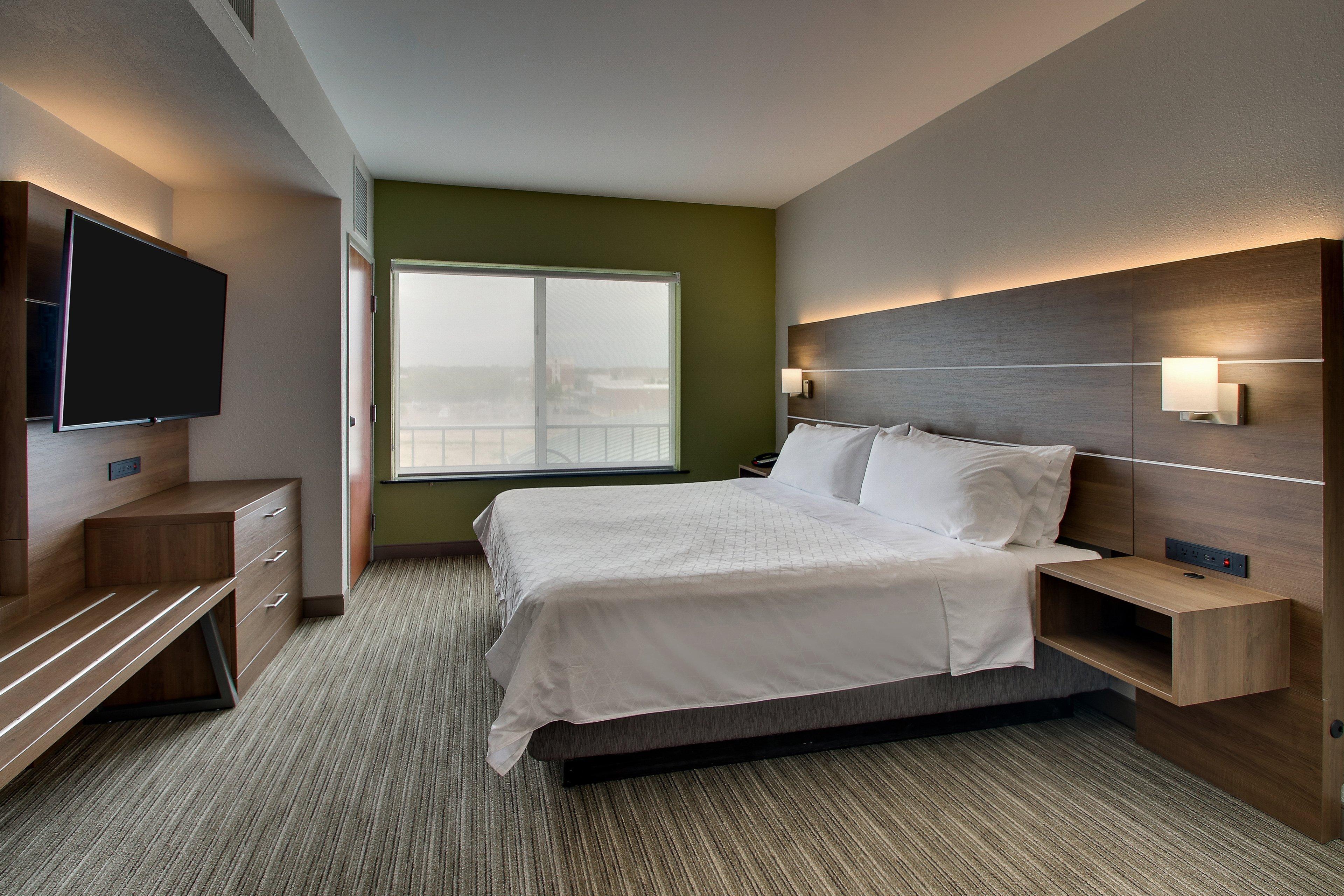 Express & Waukegan/gurnee By Ihg Hotel 2*