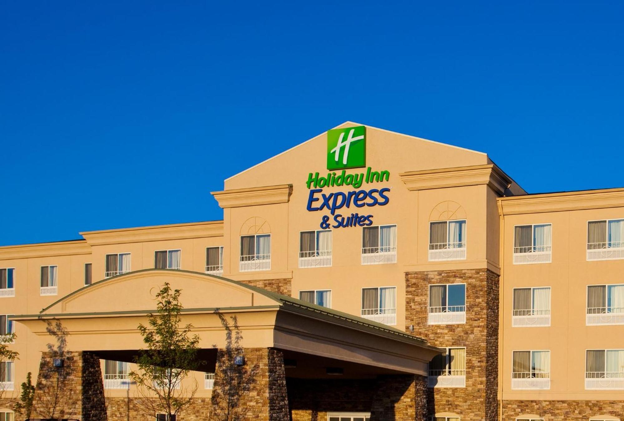 Express & Waukegan/gurnee By Ihg Hotel