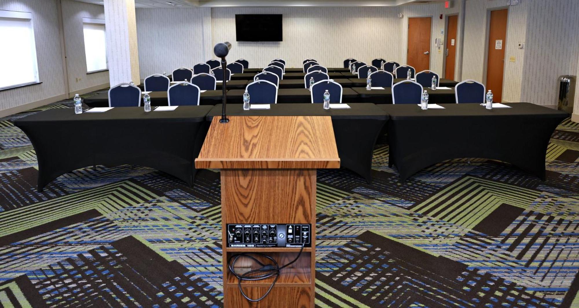 Express & Waukegan/gurnee By Ihg 2*