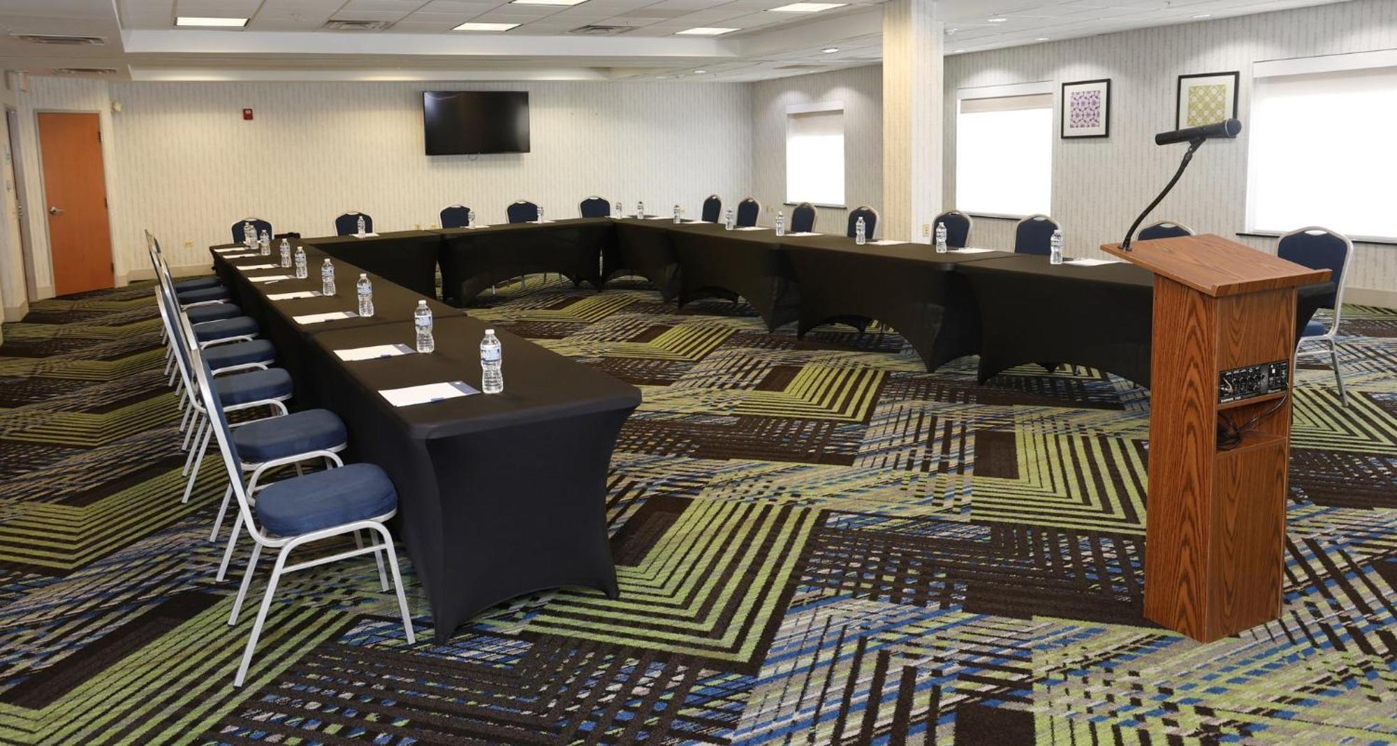 Express & Waukegan/gurnee By Ihg Waukegan