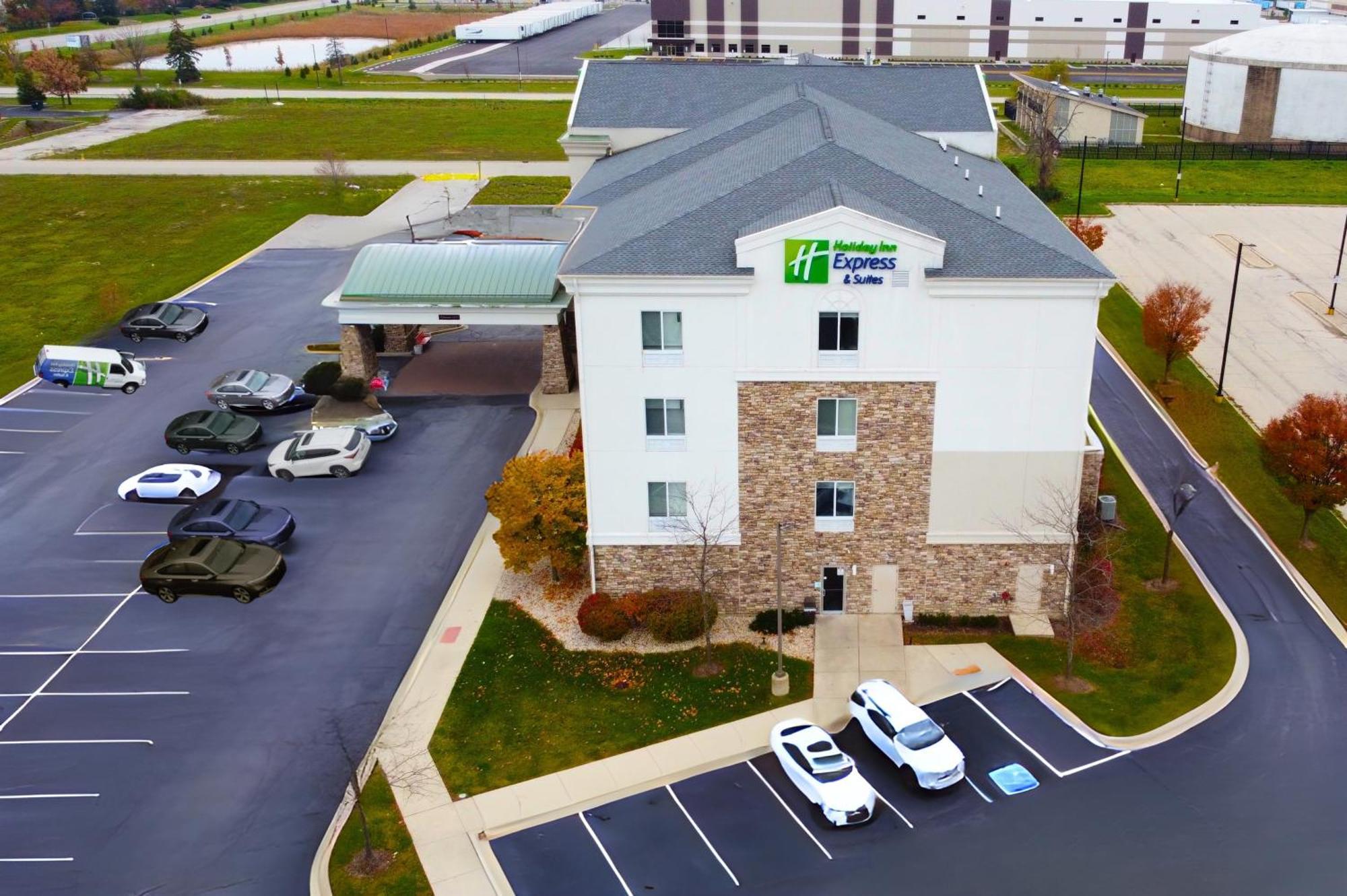 Express & Waukegan/gurnee By Ihg Hotel