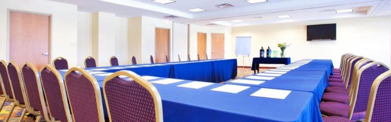 Express & Waukegan/gurnee By Ihg Hotel