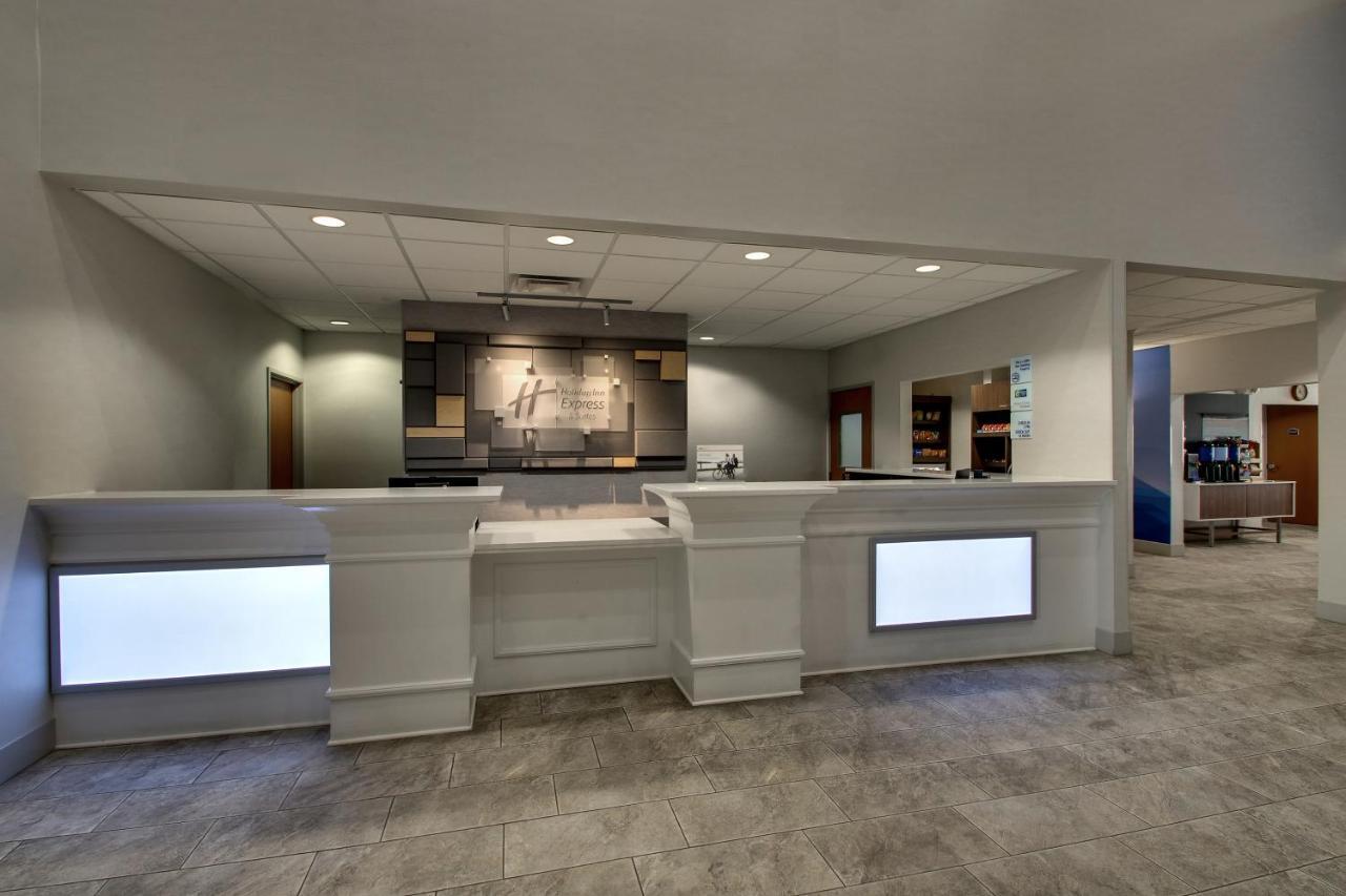 Express & Waukegan/gurnee By Ihg 2* Waukegan