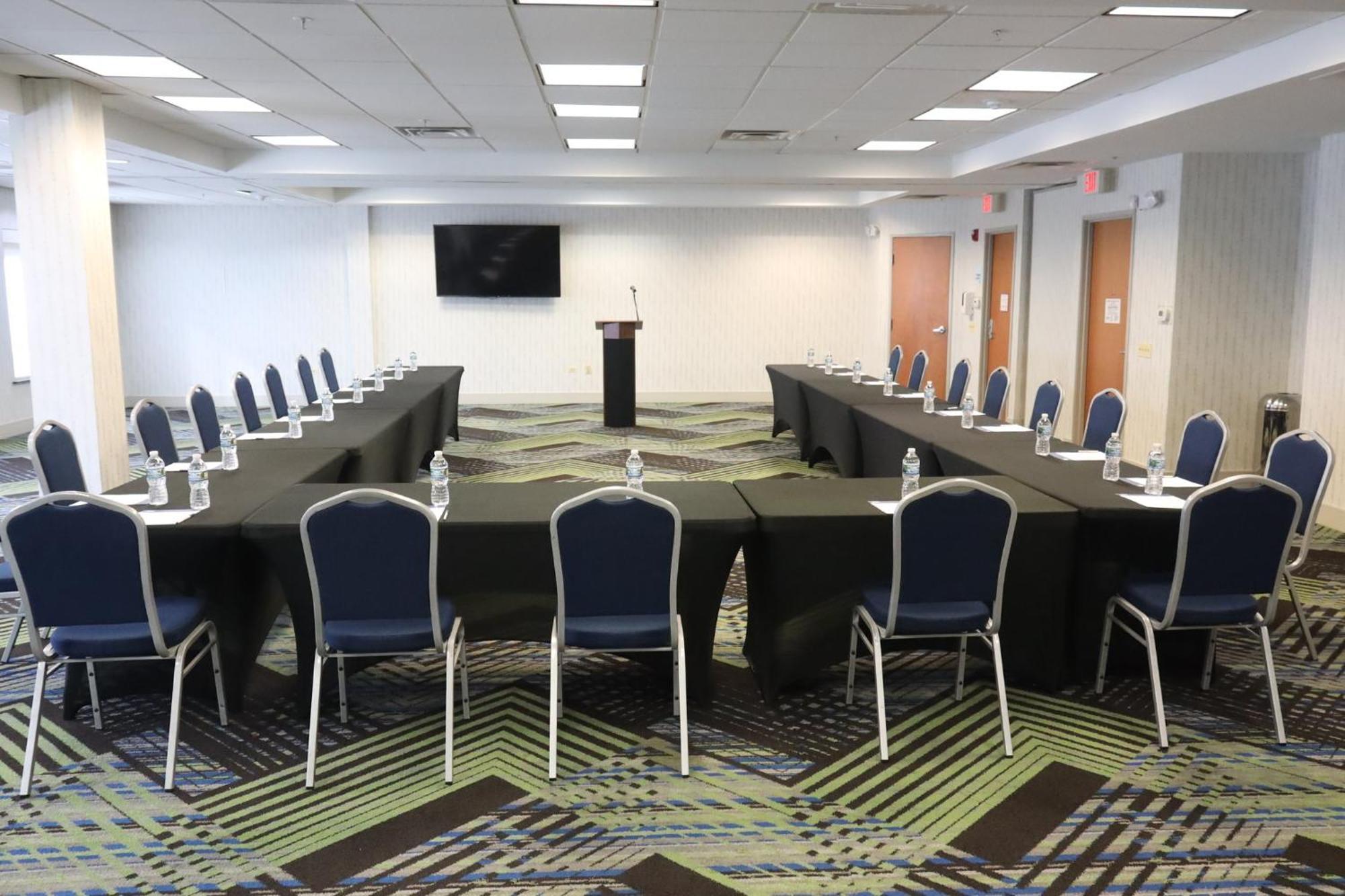 Hotel Express & Waukegan/gurnee By Ihg Waukegan