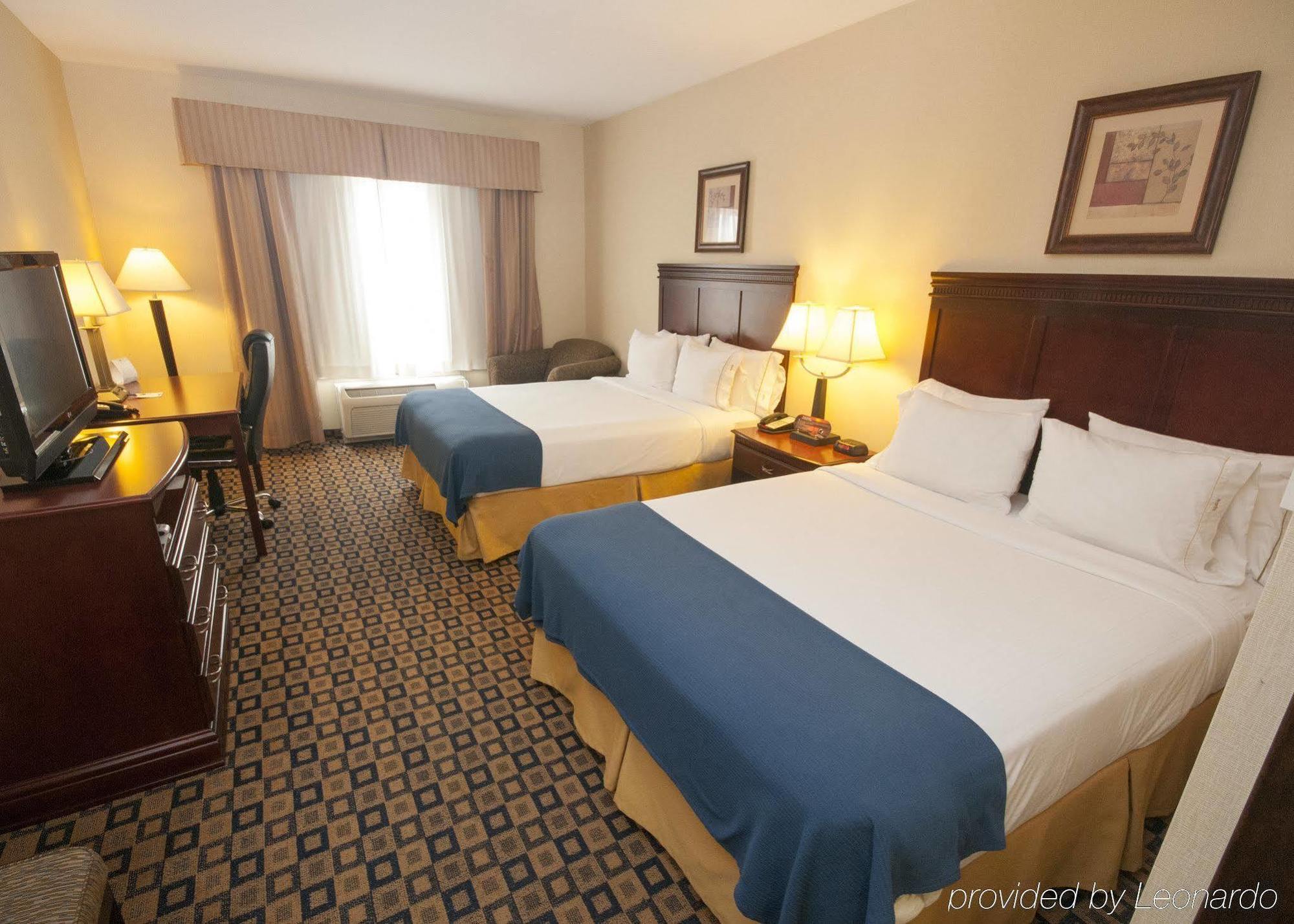 Express & Waukegan/gurnee By Ihg Waukegan
