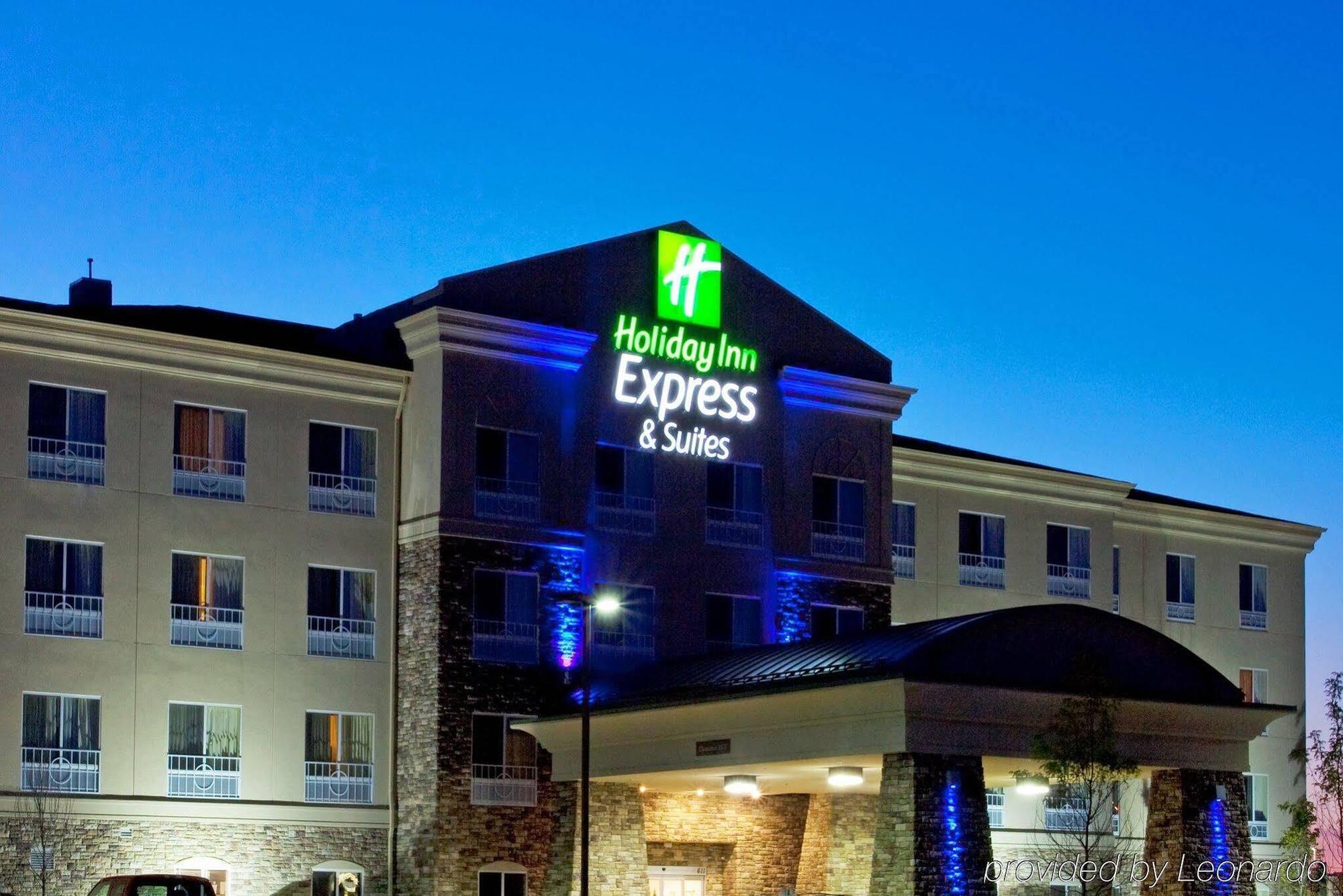 Express & Waukegan/gurnee By Ihg Hotel